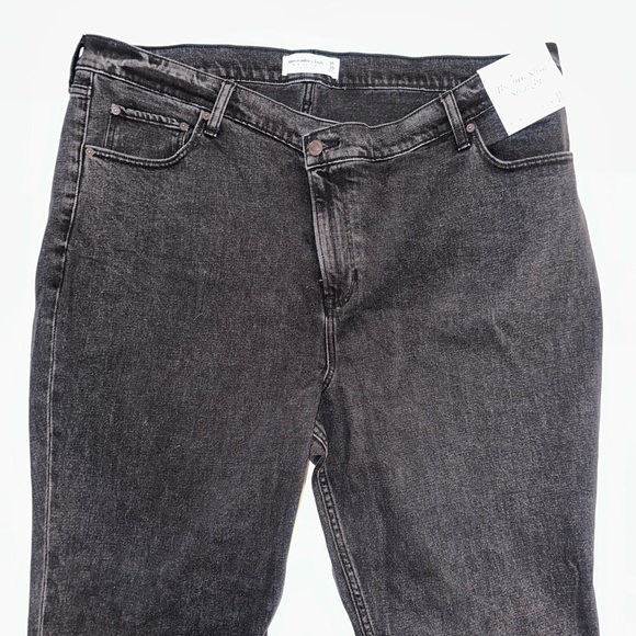 Abercrombie Ultra High Rise 90s Slim Straight Jean - Black -35 Long - Picture 3 of 9